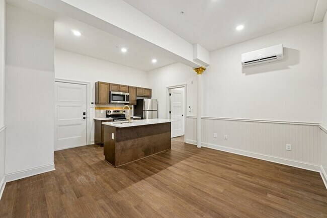 Photo - 401 Martin St