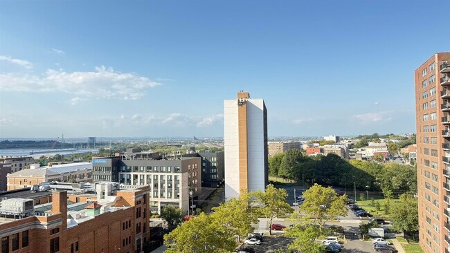 Building Photo - 10 Huron Ave Unit 11M Rental