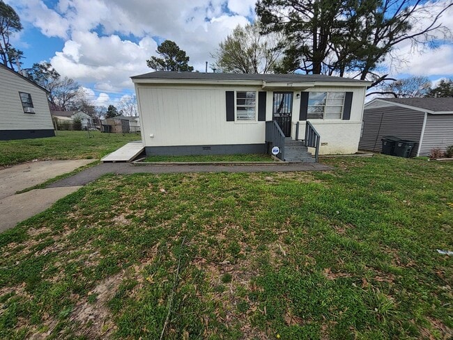 Building Photo - 872 Western Park Dr