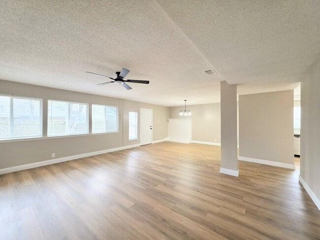 Photo - 1302 La Salle Dr