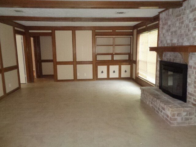 Building Photo - 802 Baltic Ln