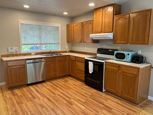 Photo - 230 E Harrison St