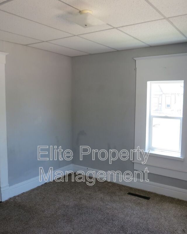 Photo - 626 W 11th St