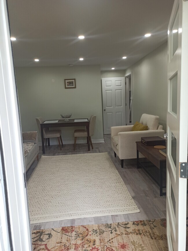 Photo - 561 Av Donegani