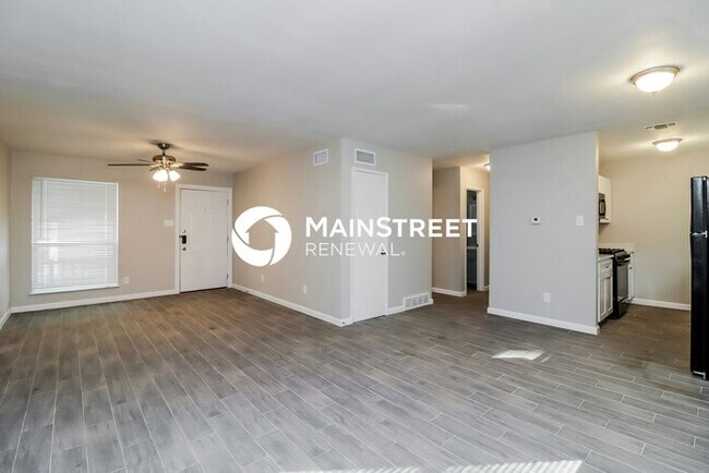 Photo - 3 Bedroom Pet-Friendly Home in EULESS, TX with Main Street Renewal