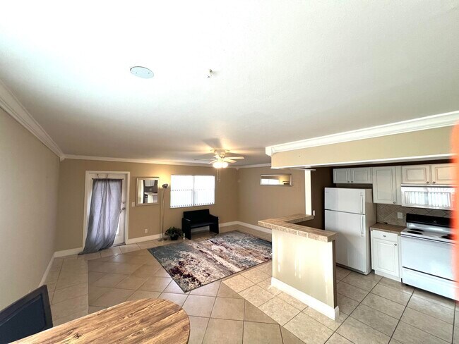 Photo - 322 Seville Terrace