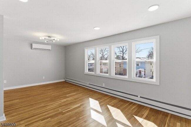 Photo - 19 Evelyn Ct