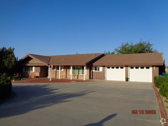 Building Photo - Custom Home in Quartz Hill on a Large Lot