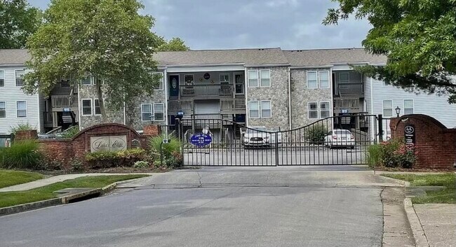 Building Photo - 2414 Lake Park Rd Unit 4303