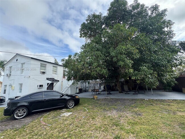 Photo - 921 N 17th Ct Unit 925