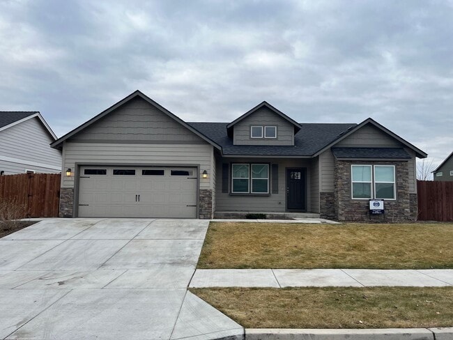 3 Bedroom + Office in NW Redmond - 3 Bedroom + Office in NW Redmond House