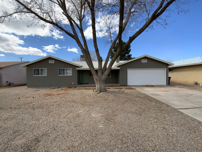 3 Bedroom Single Story Home Available Near... - 3 Bedroom Single Story Home Available Near...