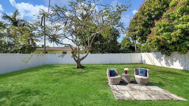 Photo - 3331 Lake Ave