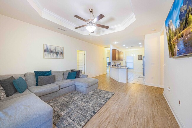 Photo - 1468 Surrey Loop