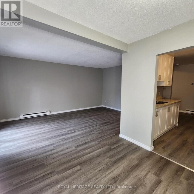 Photo - 725 Cricklewood Dr
