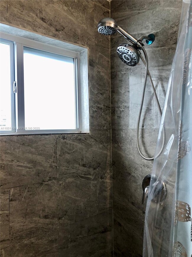 Photo - 6890 Liberty St