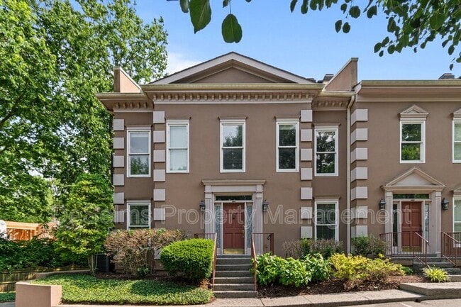 Photo - 3011 Woodlawn Dr