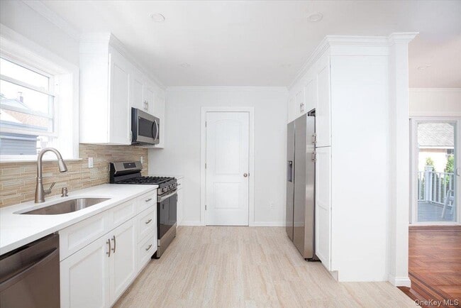 Photo - 310 Columbus Pkwy