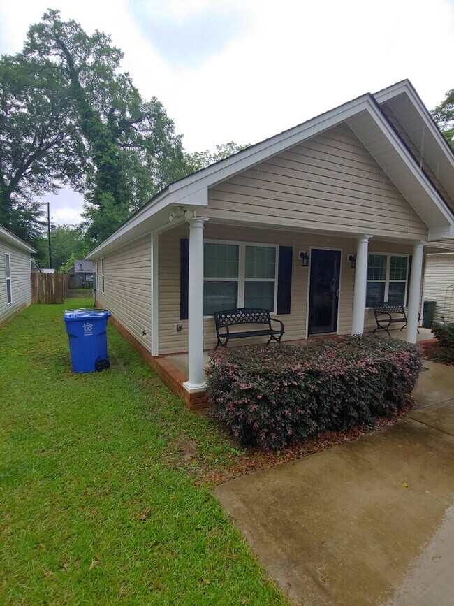 Photo - 914 Woodlawn Ave