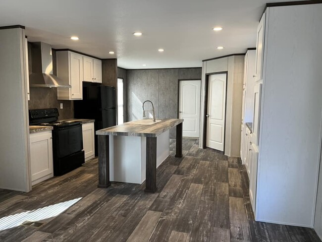 Photo - 107 Toledo St