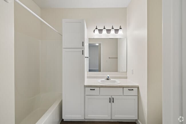 2BR, 2BA - 1,220SF - Primary Bathroom