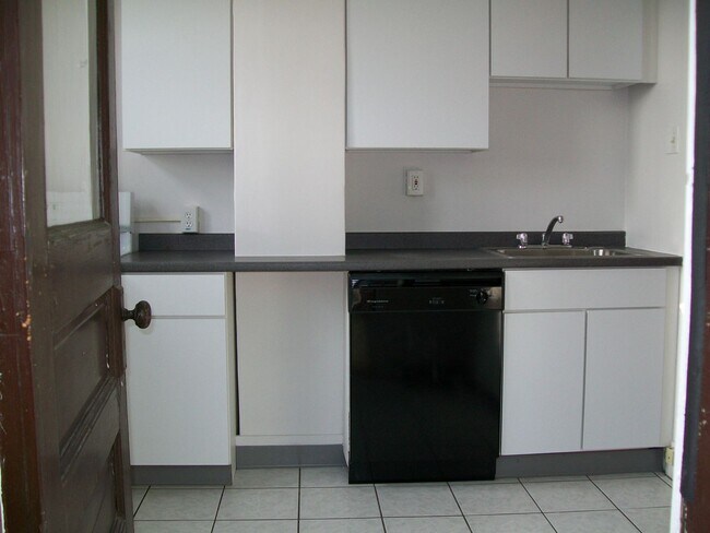 Photo - Available May 1, 2026. FLEXIBLE LEASE TERM! Lease can end April 28, 2027, May 29, 2027 or June 2...