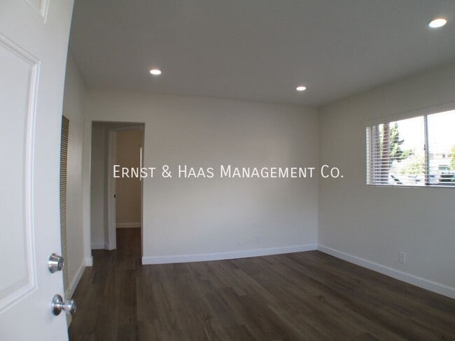 Photo - 230 E Hullett St Unit #01
