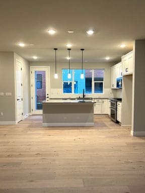 Photo - Modern 3Bed/2Bath PLUS 2 car garage Townhome in Bellevue!