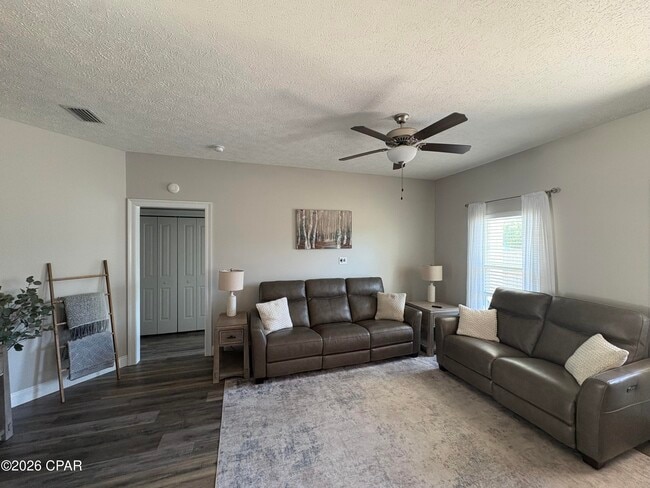 Photo - 801 W 17th St