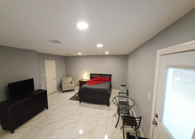 Building Photo - 15519 Pebble Bend Dr