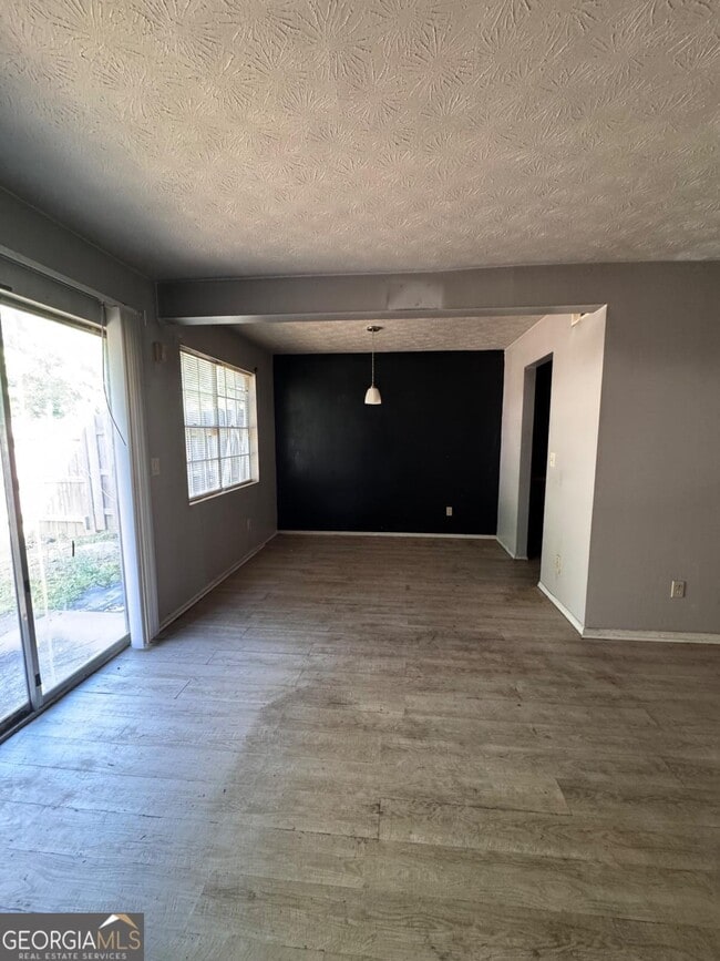 Photo - 1602 Pine Tree Trail