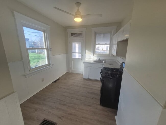 Photo - 2765 Alexandria Ave