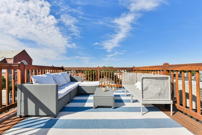 Building Photo - 5 Grimes St Unit 2