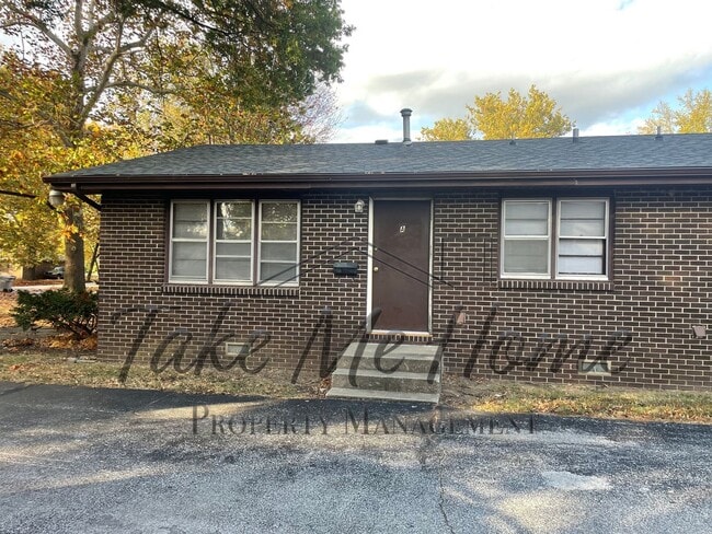 Building Photo - Charming 2-Bed, 1-Bath Home for Rent in All-Brick Fourplex