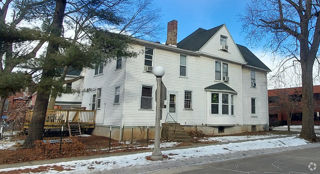 Building Photo - Huge sunny vintage 4bedroom apartment Unit 2