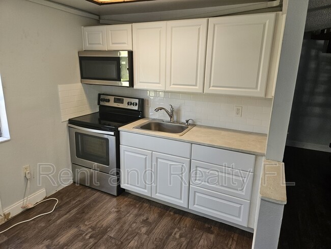 Photo - 2122 Bradford St