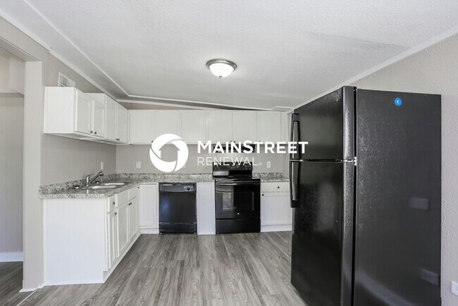 Photo - 3 Bedroom Pet-Friendly Home in St Petersburg, FL with Main Street Renewal
