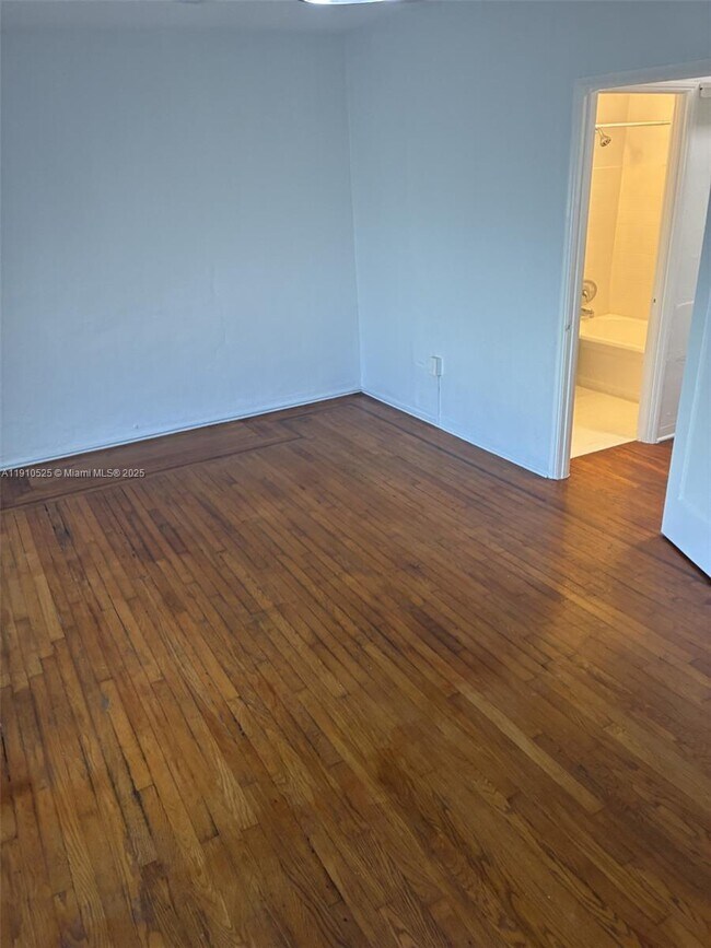 Photo - 334 25th St Unidad 3