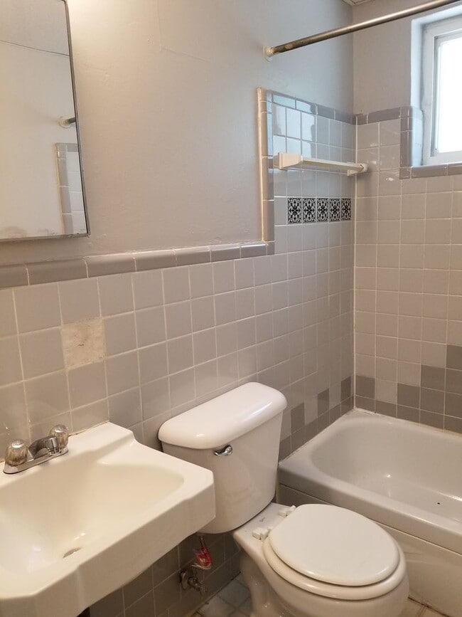 Photo - 3233 Whitfield Ave Unit 3233-03