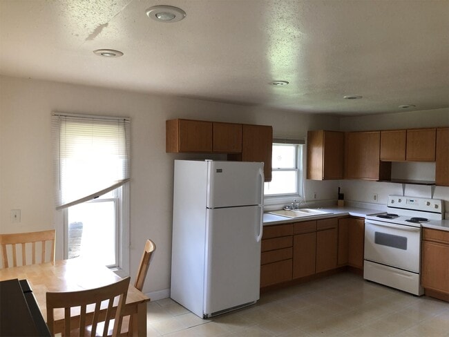 Photo - 120 W Dartmouth St