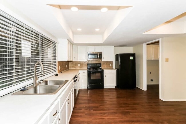 Photo - 3811 Coltwood Dr