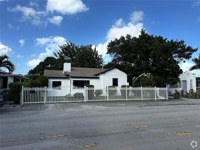 Building Photo - 757 NW 46th St Unit 1 Rental