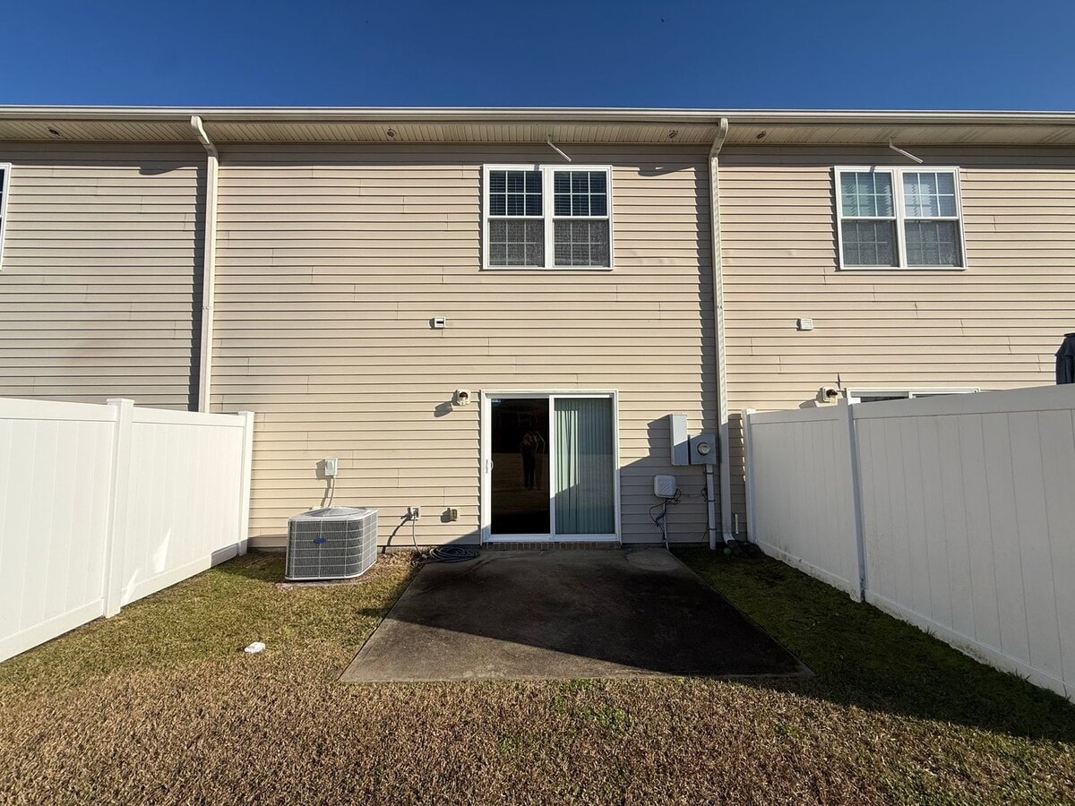 Photo - 3 Bedroom 2.5 Bathroom Townhome in Richmond Hill