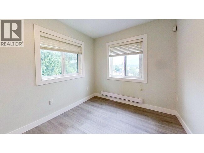 Photo - 966 Stewart Ave