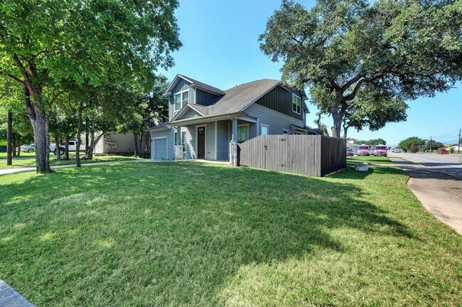 Photo - 3421 Blumie St