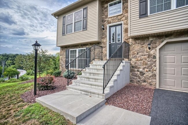 Photo - 654 Cornhill Rd.