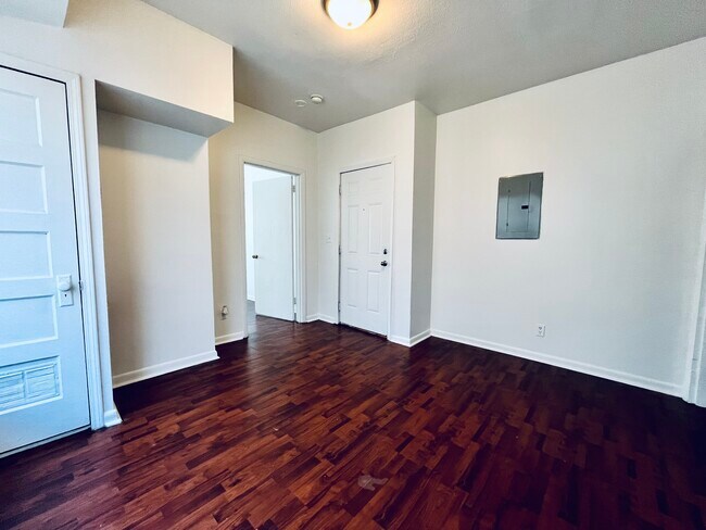 Photo - 307 Woodbine St