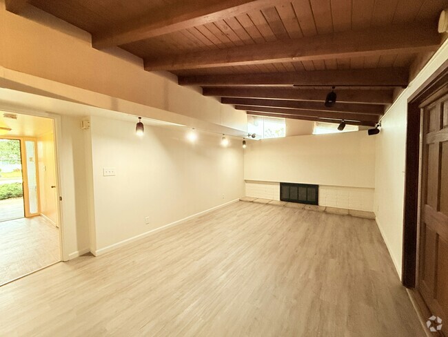 Building Photo - 401 N Lupine St Rental