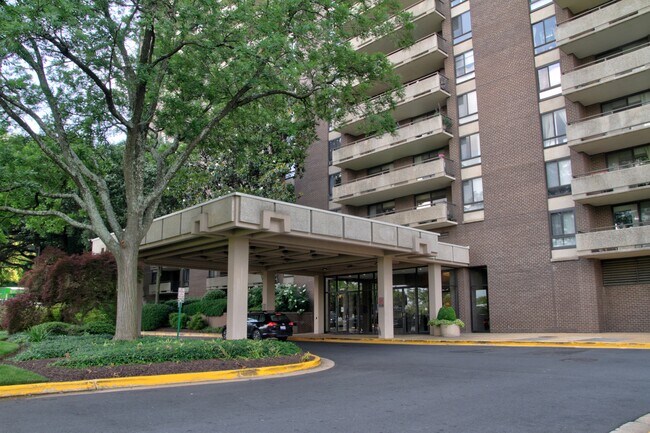 Photo - 1800 Old Meadow Rd Unidad #806
