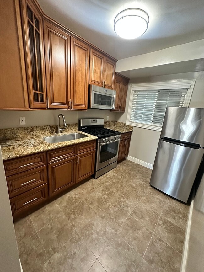 Updated kitchen with stainless steel appliances - 276 S Sierra Madre Blvd